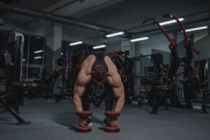 Molécula do exercício L-BAIBA fortalece músculos e melhora desempenho físico em estudo científico.