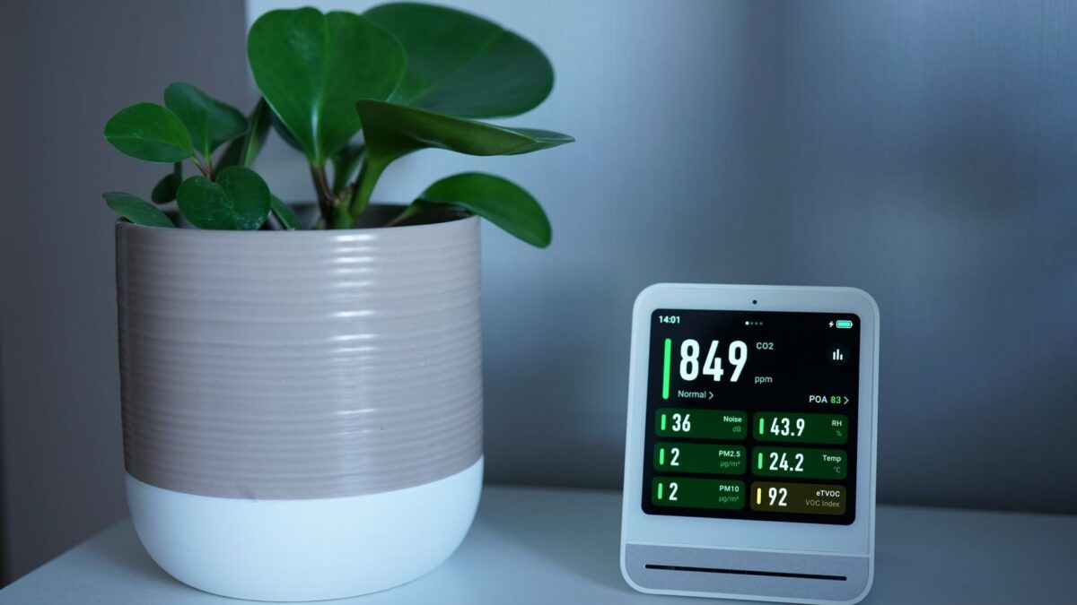 Purificador de ar HEPA em ambiente doméstico melhorou função cognitiva em estudo com adultos 40+
