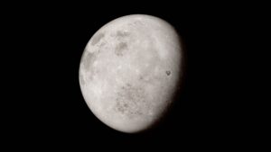 Água na Lua: crateras sombreadas no polo sul lunar que poderiam abastecer uma base